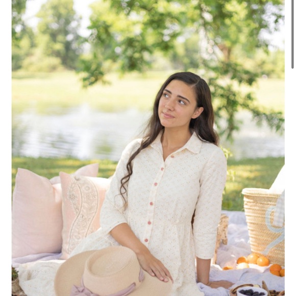 Dainty Jewell’s Dress - Picture 2 of 5